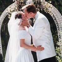 Picture 3 wedding kiss